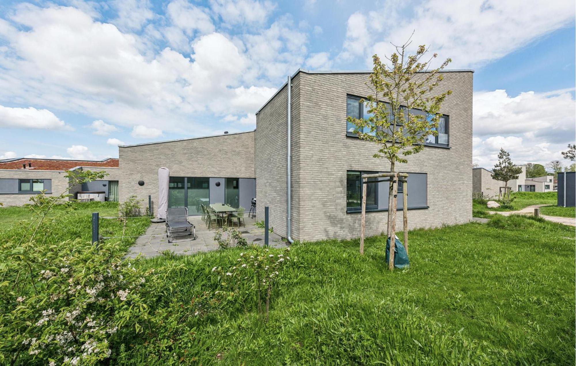 Cozy Home In Lembruch-Duemmer See With Sauna Exteriör bild